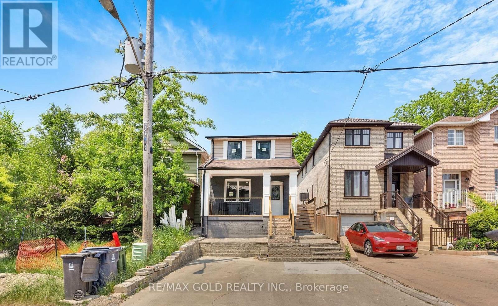 8 FAIRGLEN CRESCENT Property Photo 1