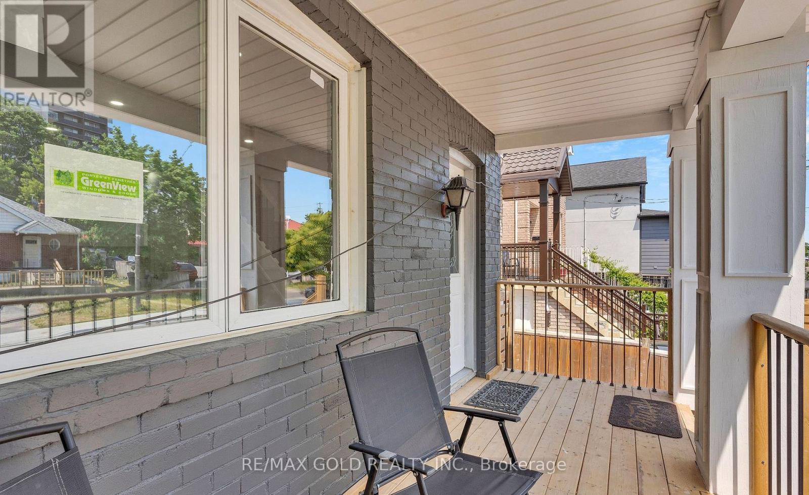 8 Fairglen Crescent Property Photo 4