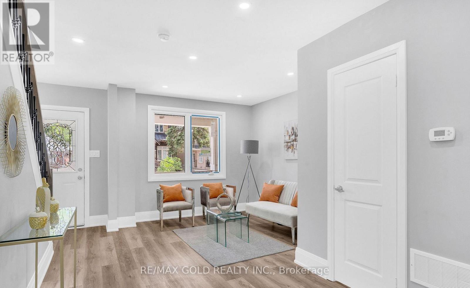 8 Fairglen Crescent Property Photo 10