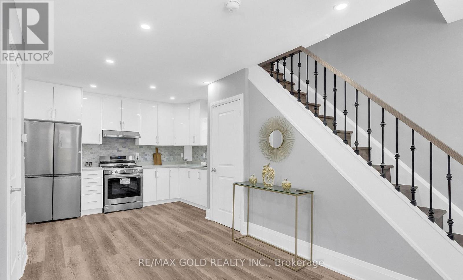 8 Fairglen Crescent Property Photo 11