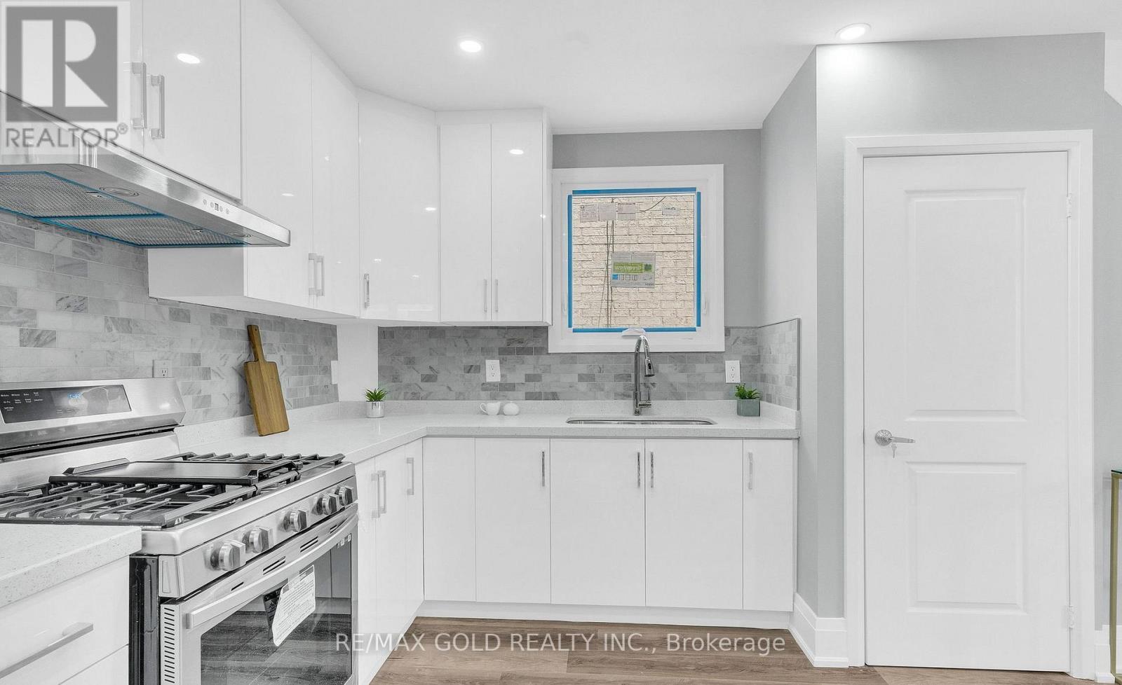 8 Fairglen Crescent Property Photo 14