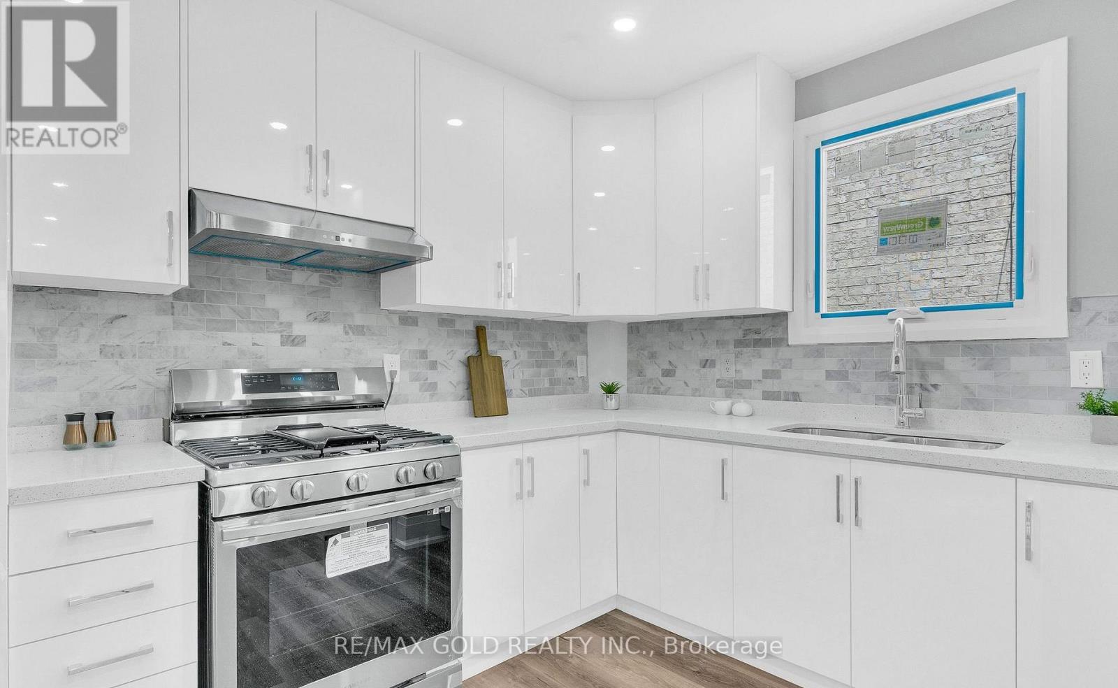 8 Fairglen Crescent Property Photo 15