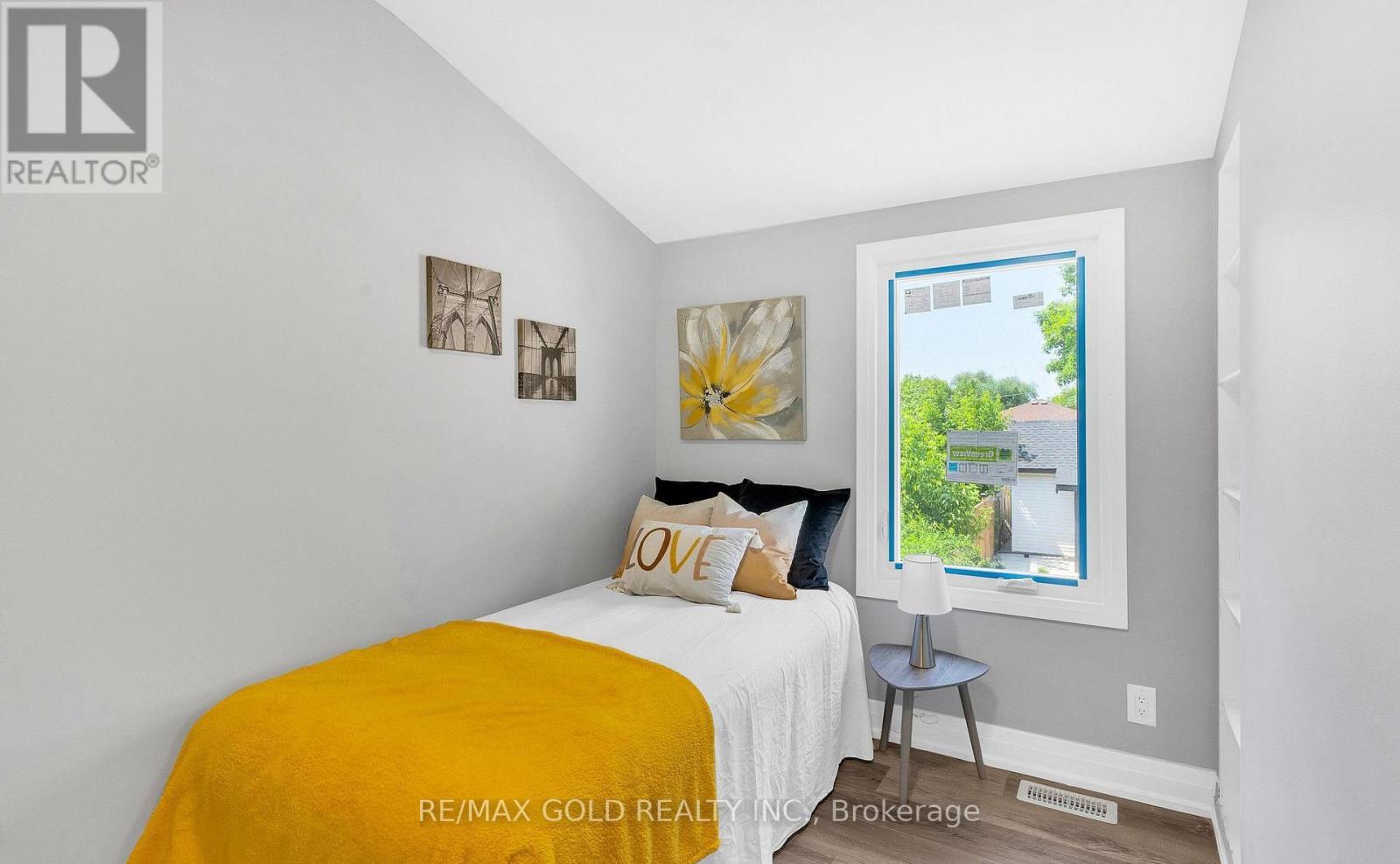 8 Fairglen Crescent Property Photo 22