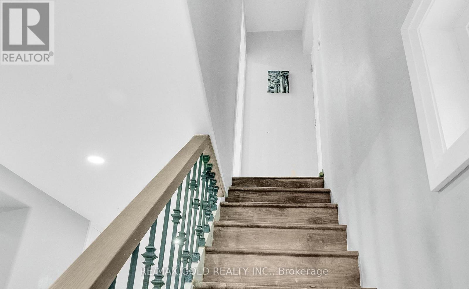 8 Fairglen Crescent Property Photo 28
