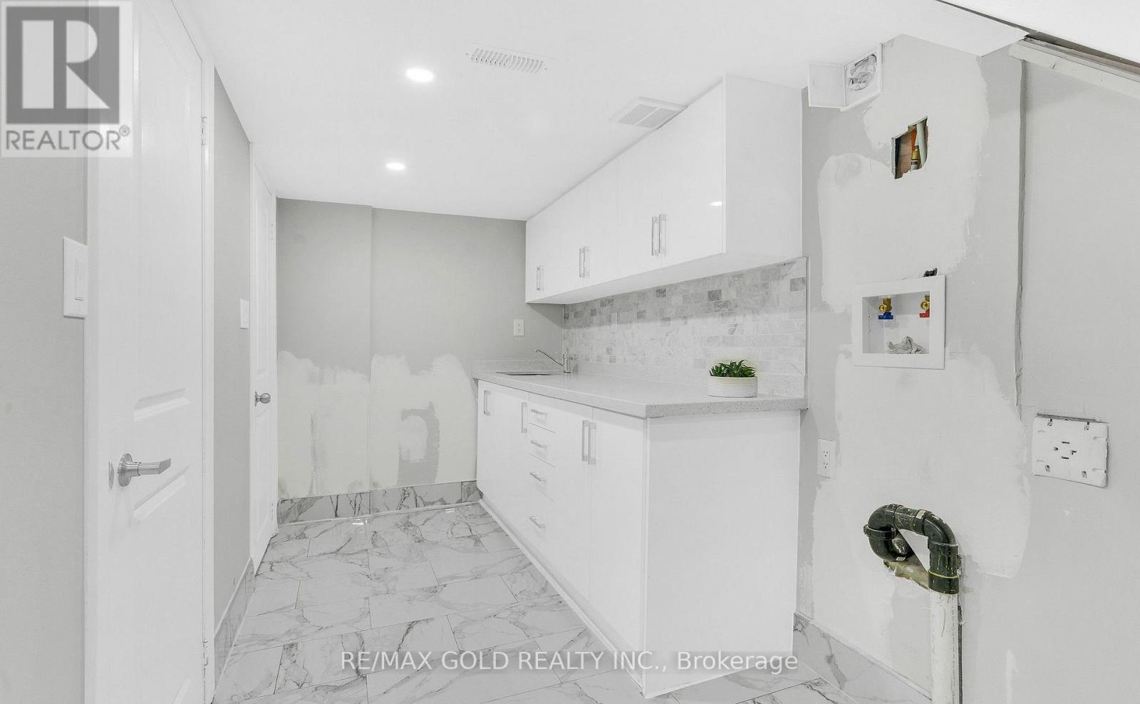 8 Fairglen Crescent Property Photo 32