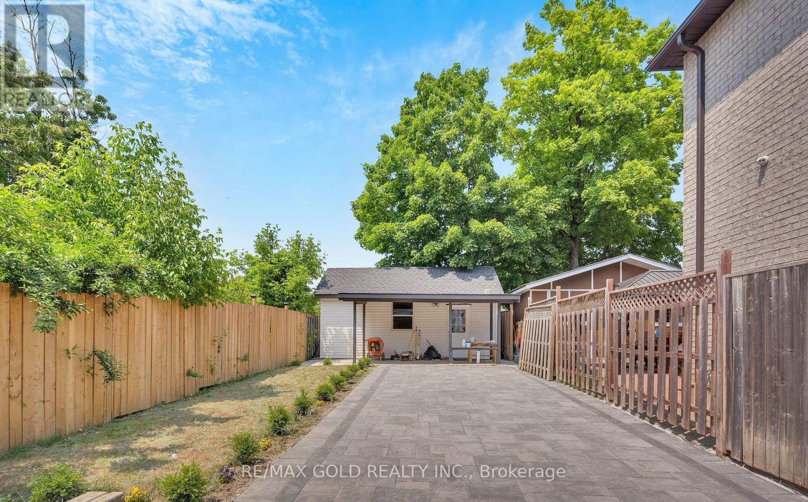 8 Fairglen Crescent Property Photo 36