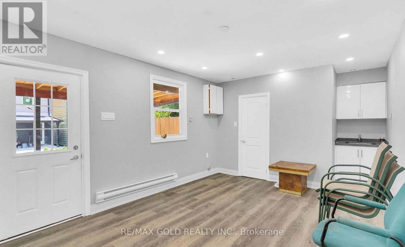 8 Fairglen Crescent Property Photo 39