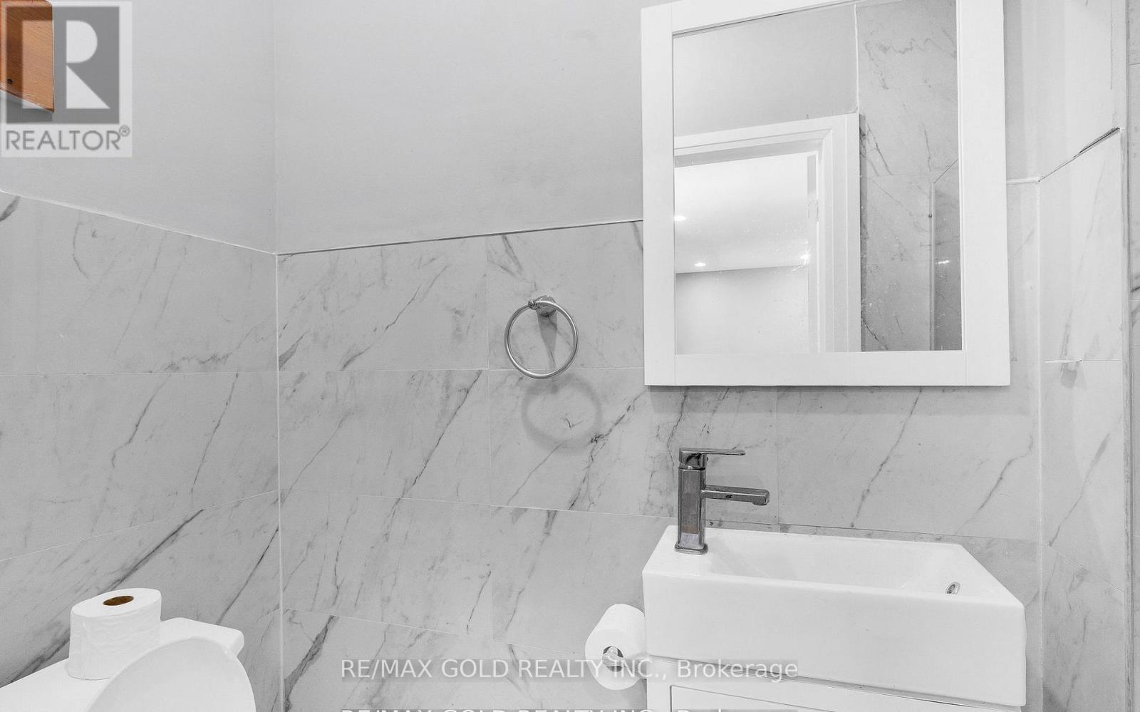 8 Fairglen Crescent Property Photo 40