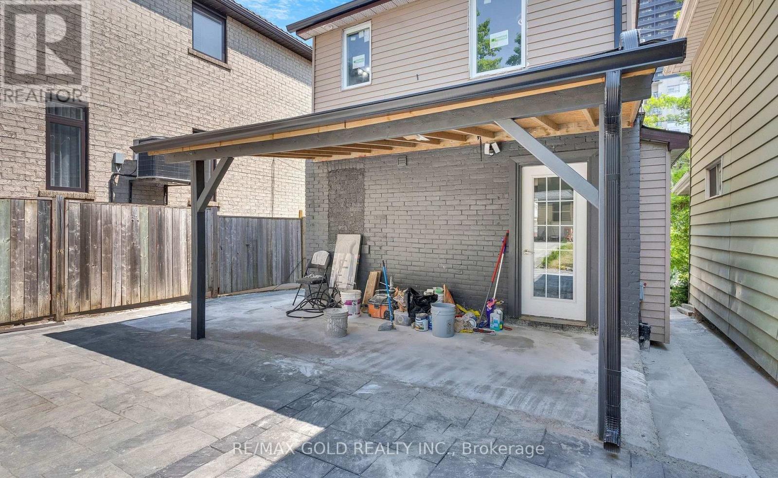 8 Fairglen Crescent Property Photo 44