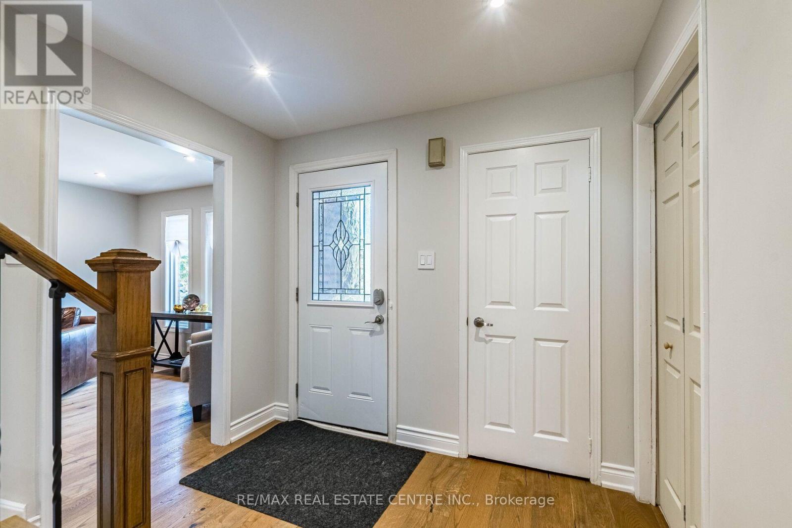 1571 Meadowfield Crescent Property Photo 3