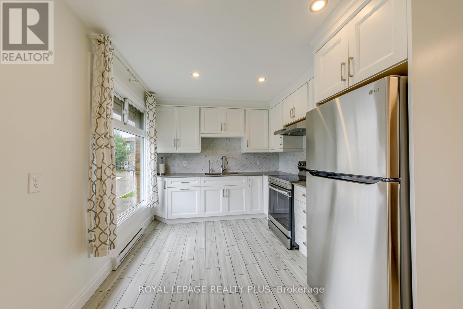 1 - 640 Rathburn Road E Property Photo 12