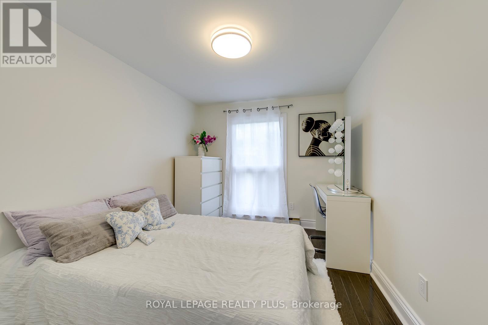 1 - 640 Rathburn Road E Property Photo 26