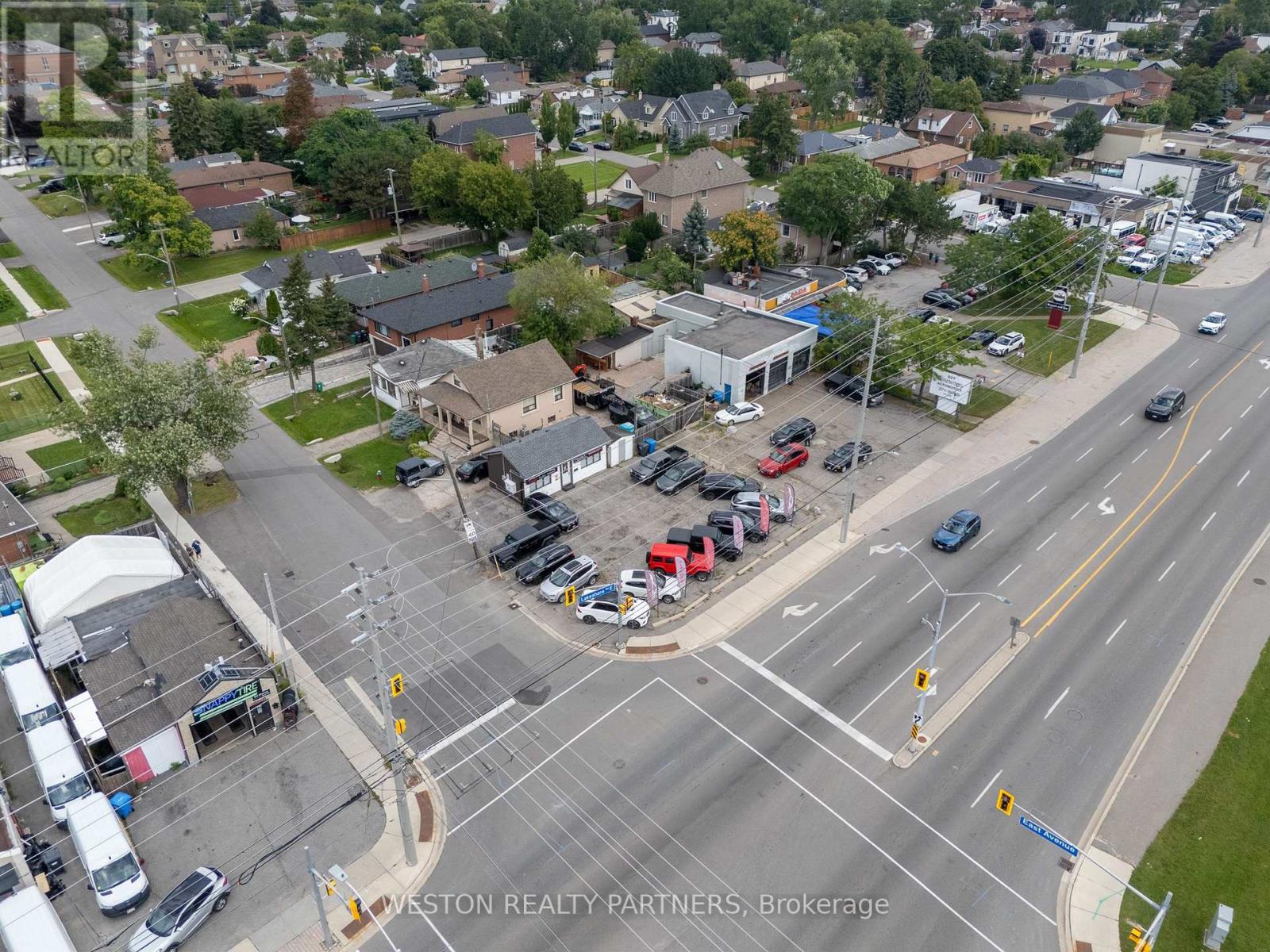825-827 LAKESHORE ROAD E