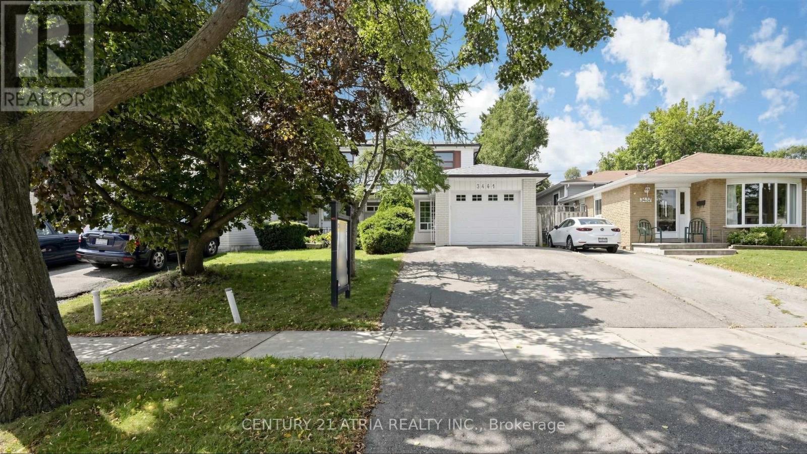 3441 Oakglade Crescent Property Photo 1