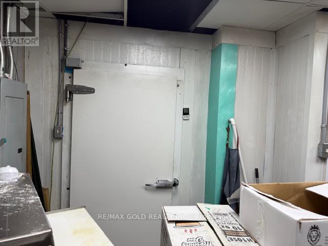 30 - 3920 Eglinton Avenue W Property Photo 14