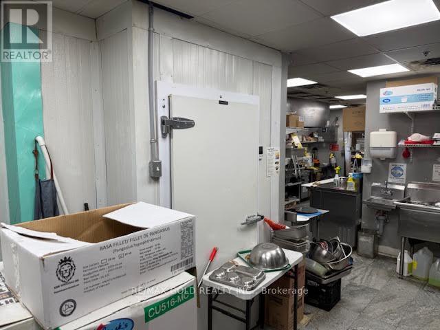 30 - 3920 Eglinton Avenue W Property Photo 15