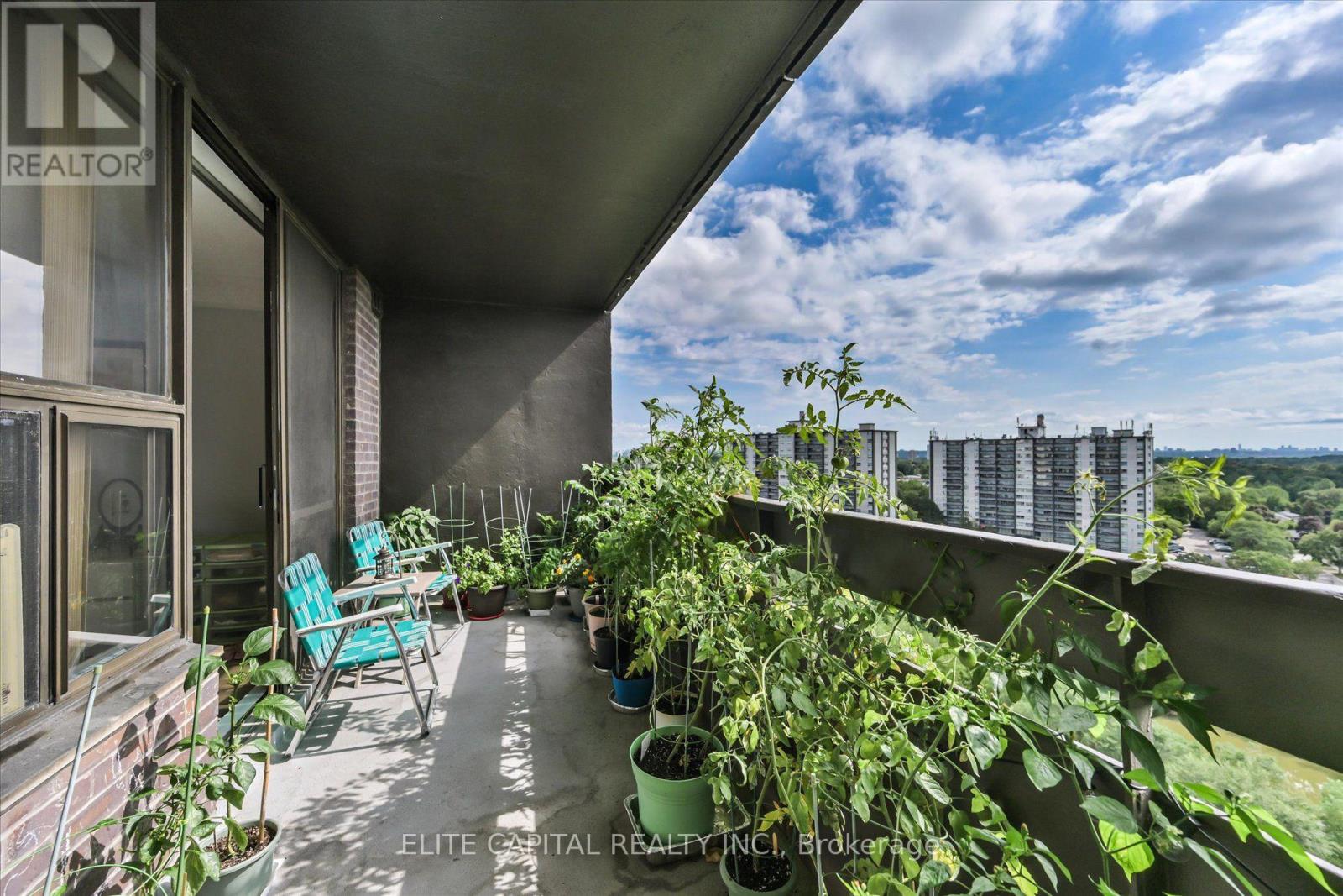 #1710 - 11 Wincott Drive Property Photo 25