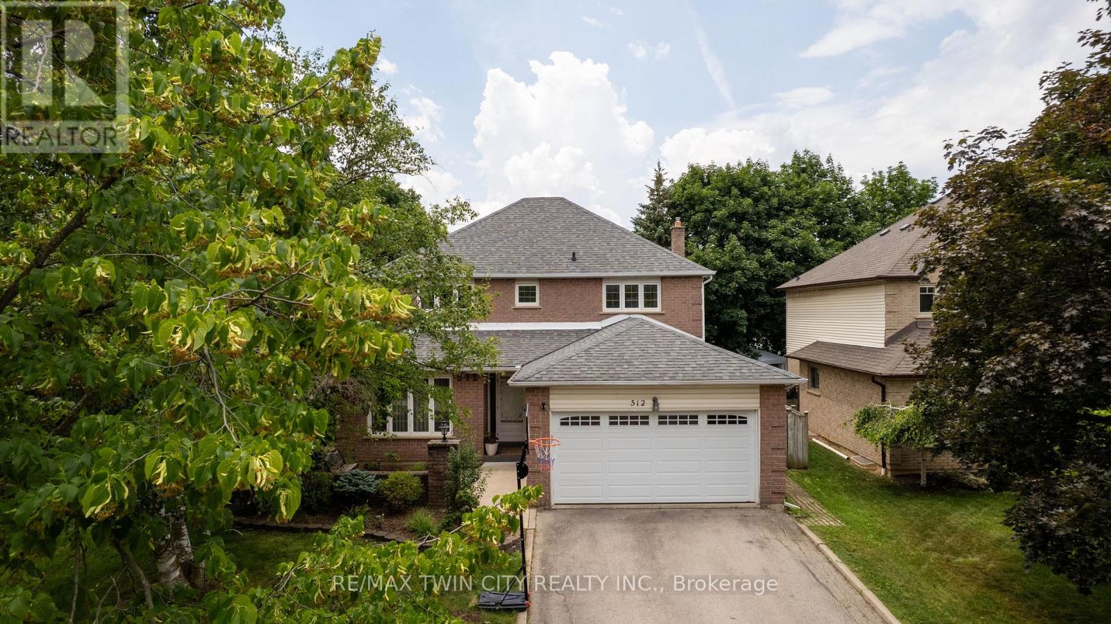 512 Hawthorne Crescent Property Photo 1