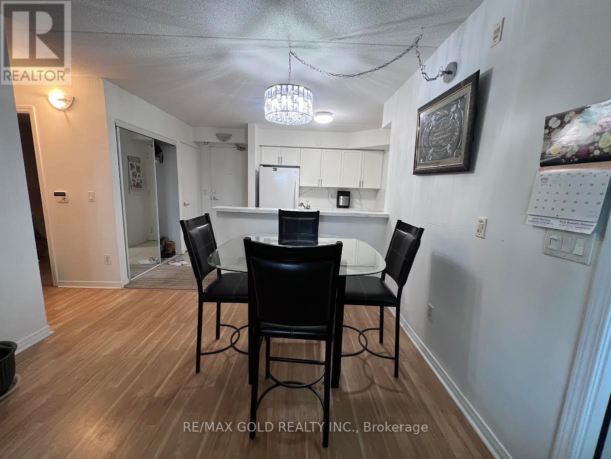 213 - 25 Via Rosedale Way Property Photo 4