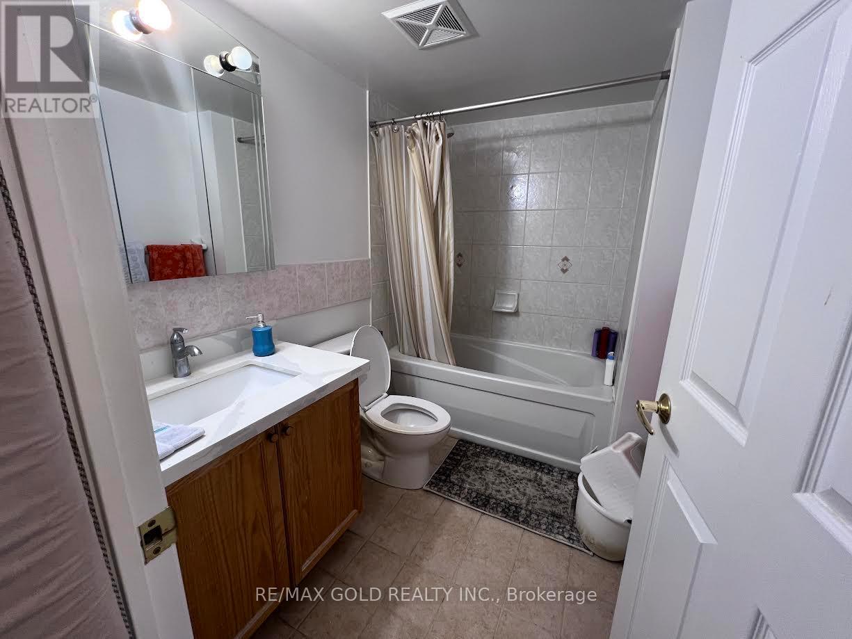 213 - 25 Via Rosedale Way Property Photo 8