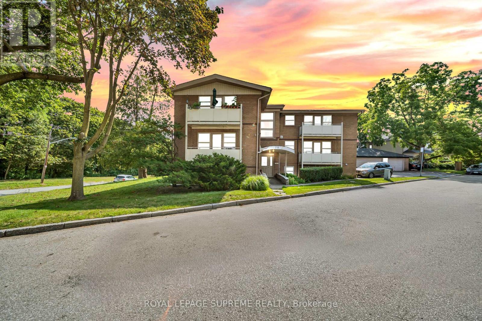 4 - 135 KINGSWAY CRESCENT