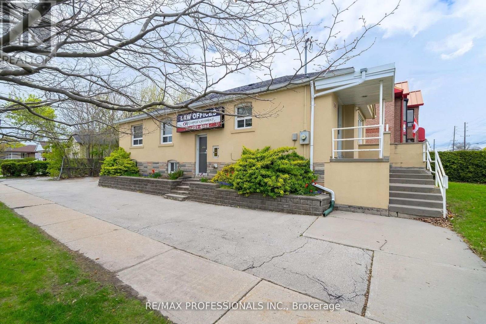 586 Browns Line Property Photo 2