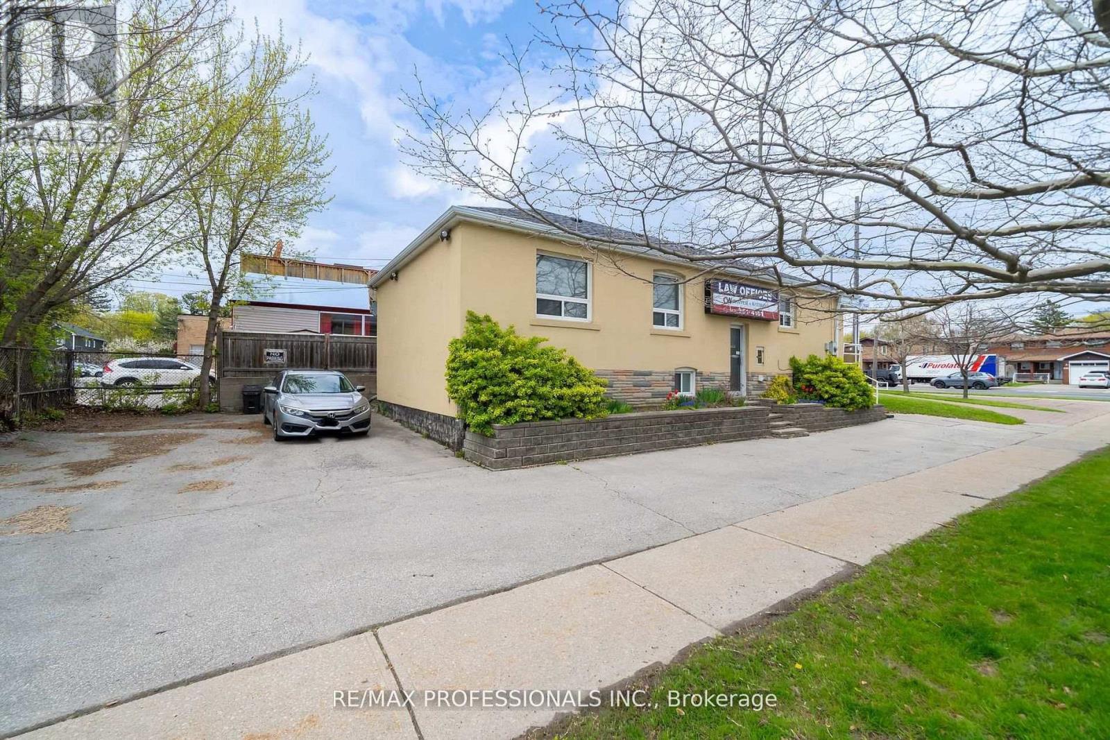 586 Browns Line Property Photo 3