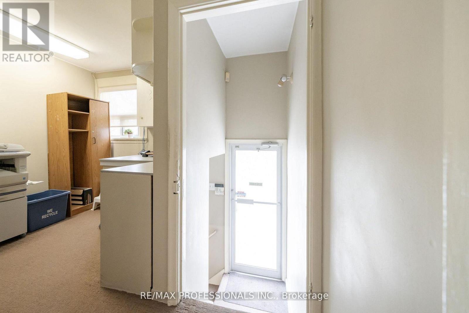 586 Browns Line Property Photo 8