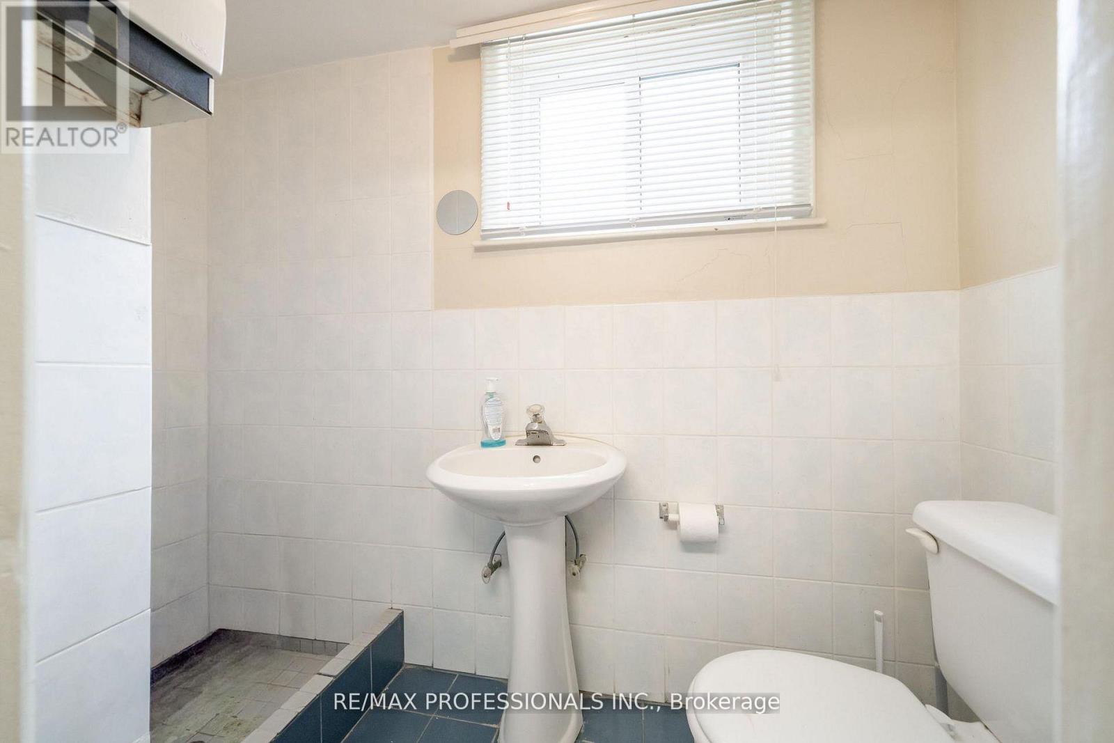 586 Browns Line Property Photo 19