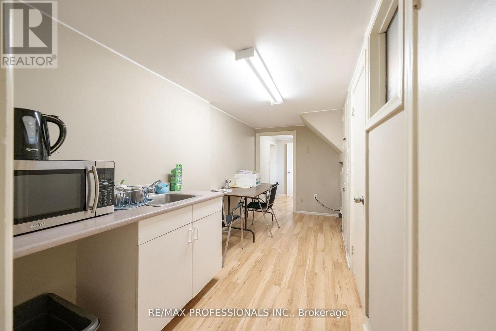 586 Browns Line Property Photo 20