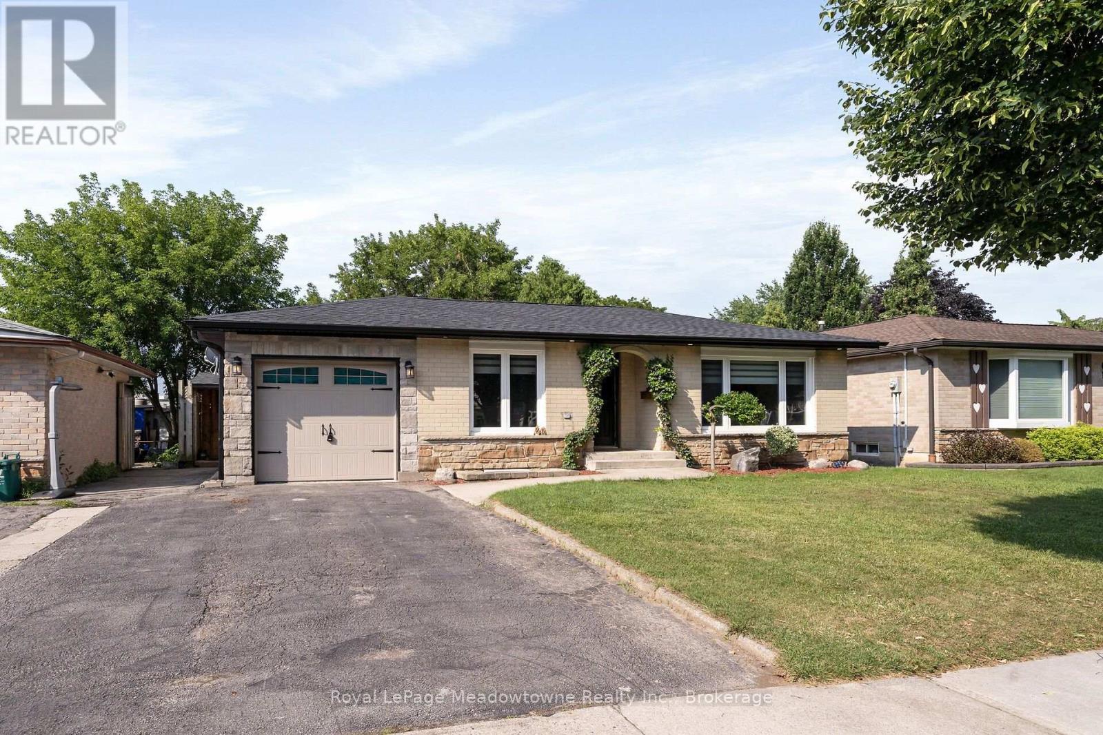 96 Macdonald Crescent Property Photo 1