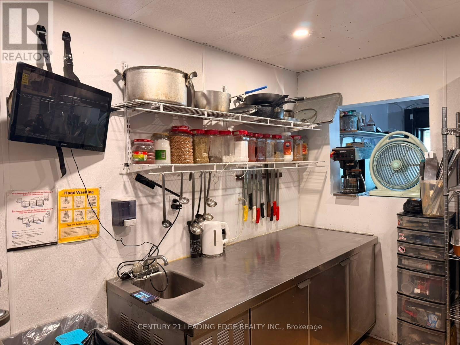 3128 Dundas Street W Property Photo 10