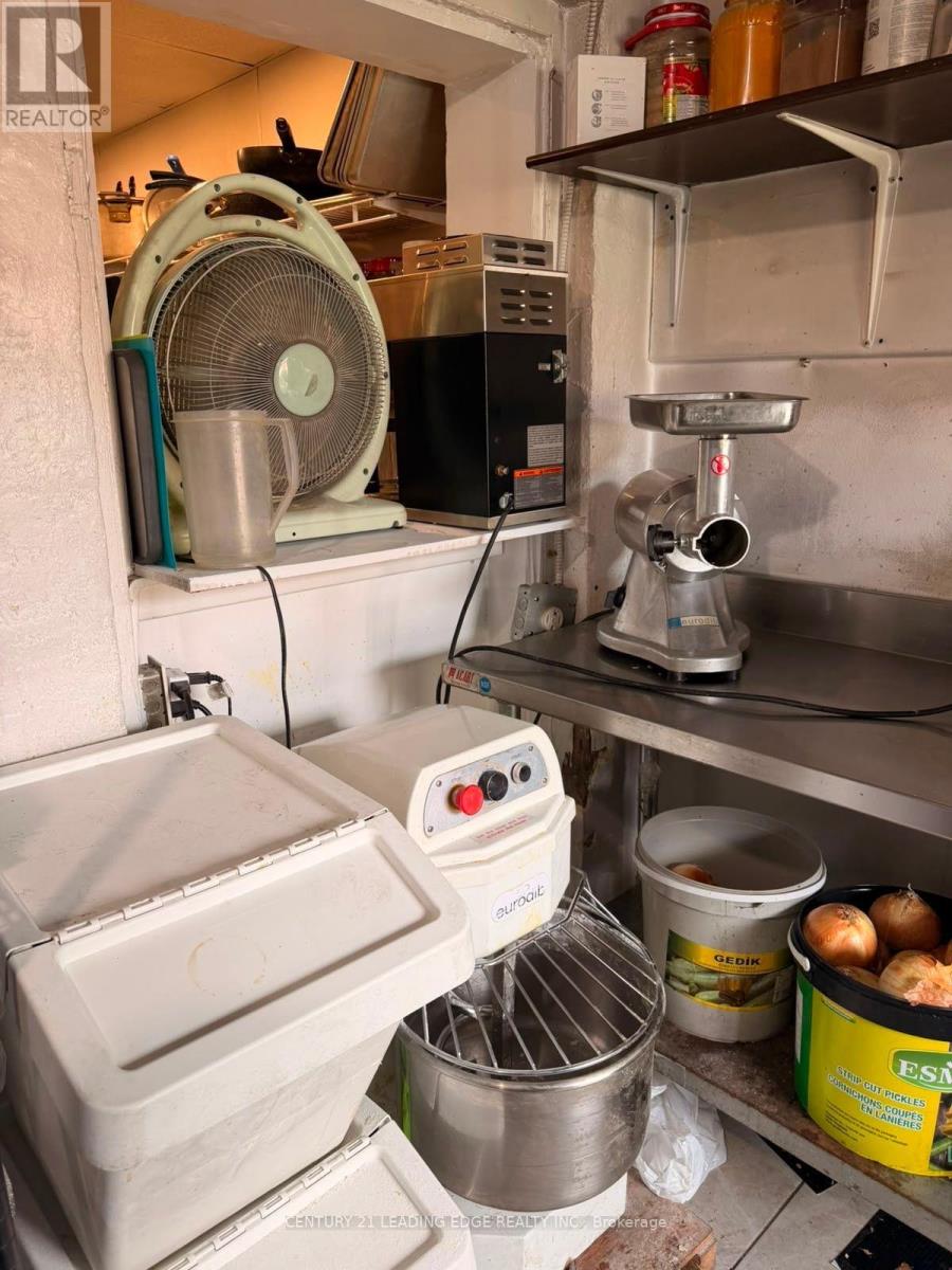 3128 Dundas Street W Property Photo 12