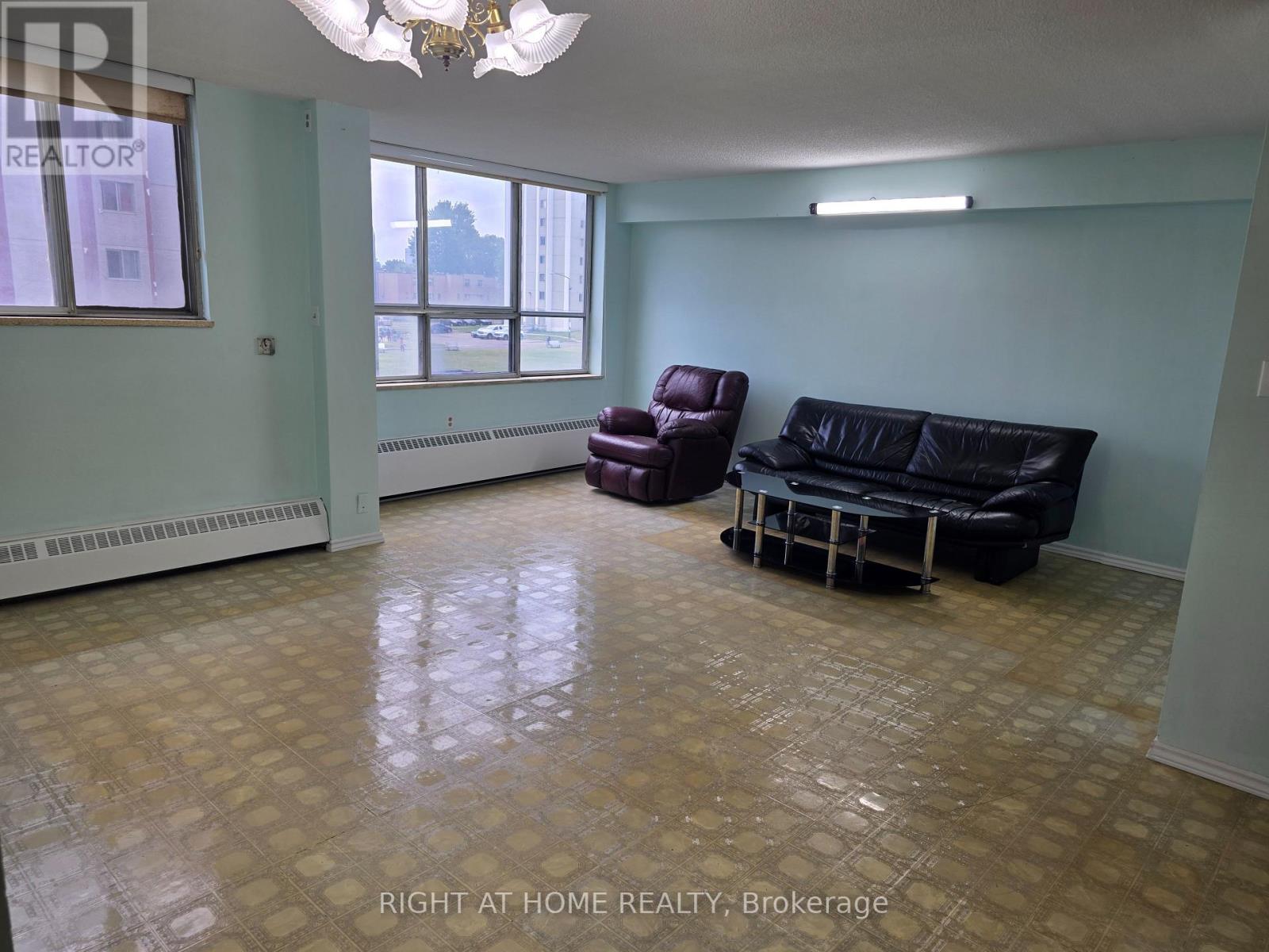 302 - 50 LOTHERTON PATHWAY Property Photo 1