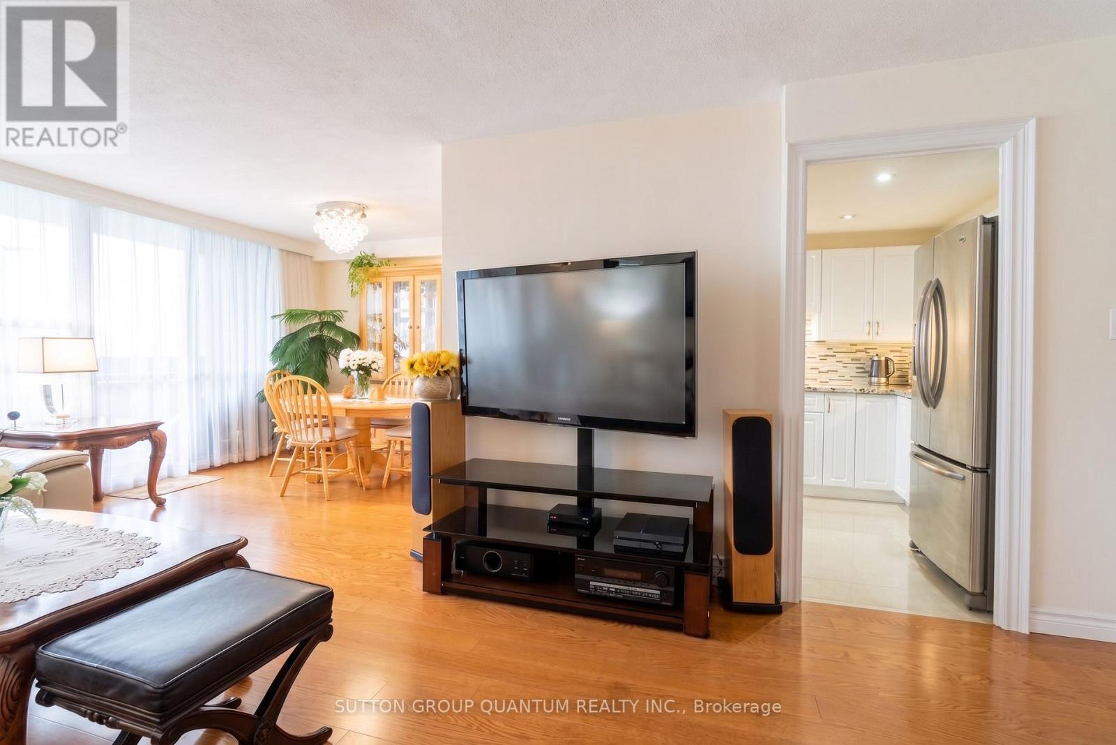 1810 - 11 Wincott Drive Property Photo 10