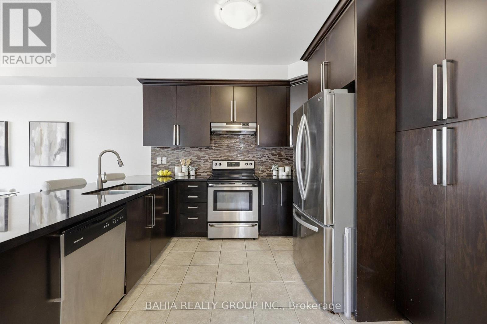 55 Cedar Lake Crescent E Property Photo 13