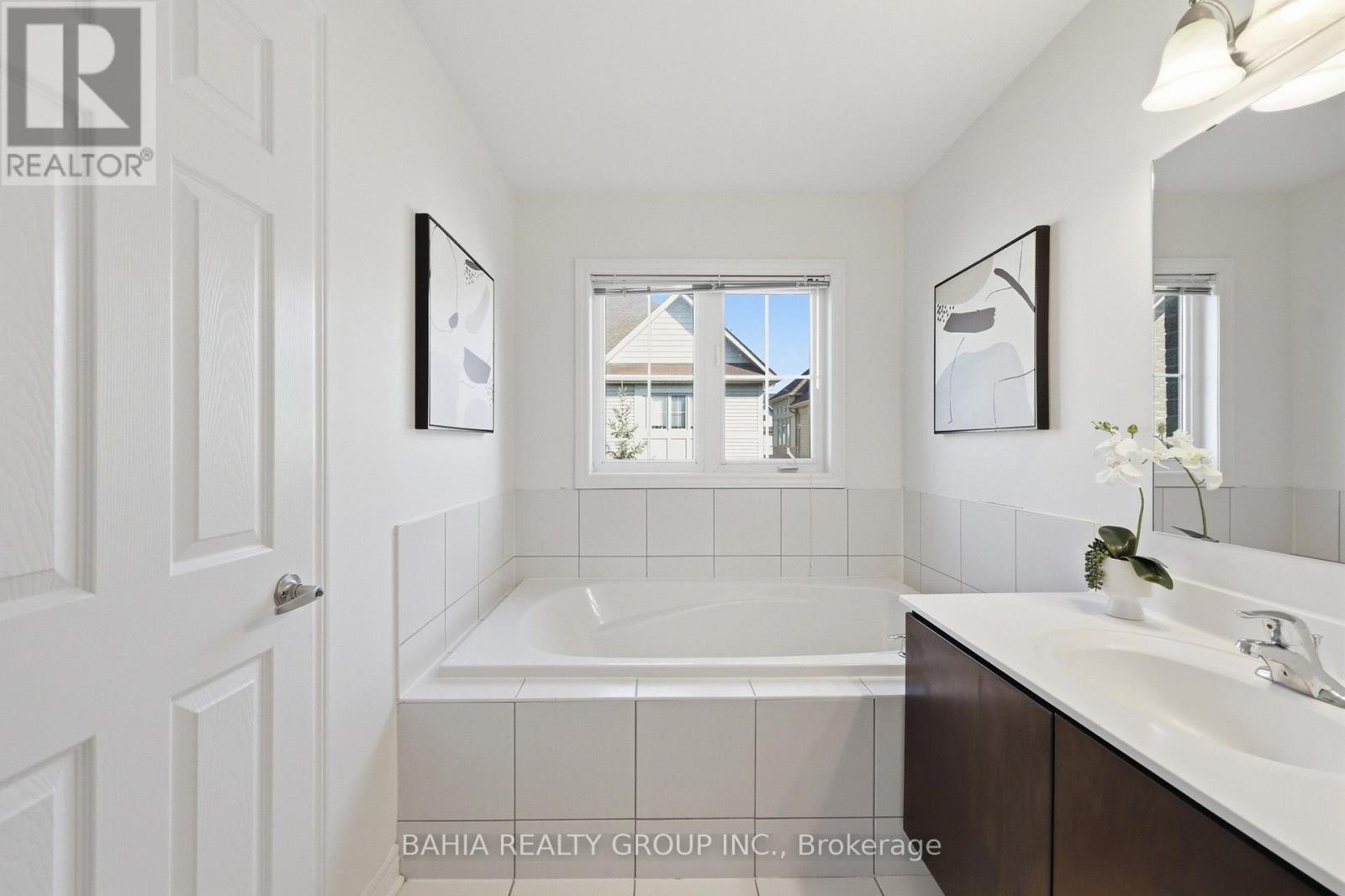 55 Cedar Lake Crescent E Property Photo 26