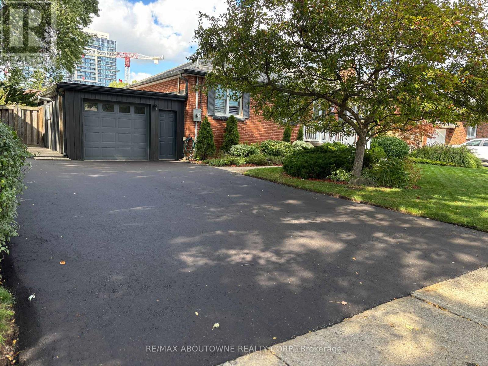 2105 Maplewood Drive Property Photo 6