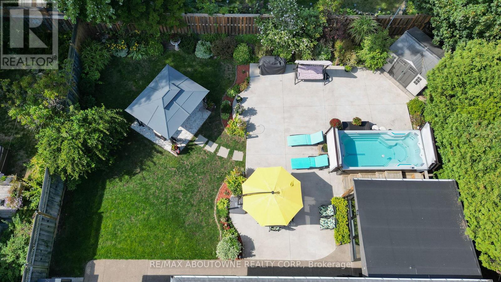 2105 Maplewood Drive Property Photo 47
