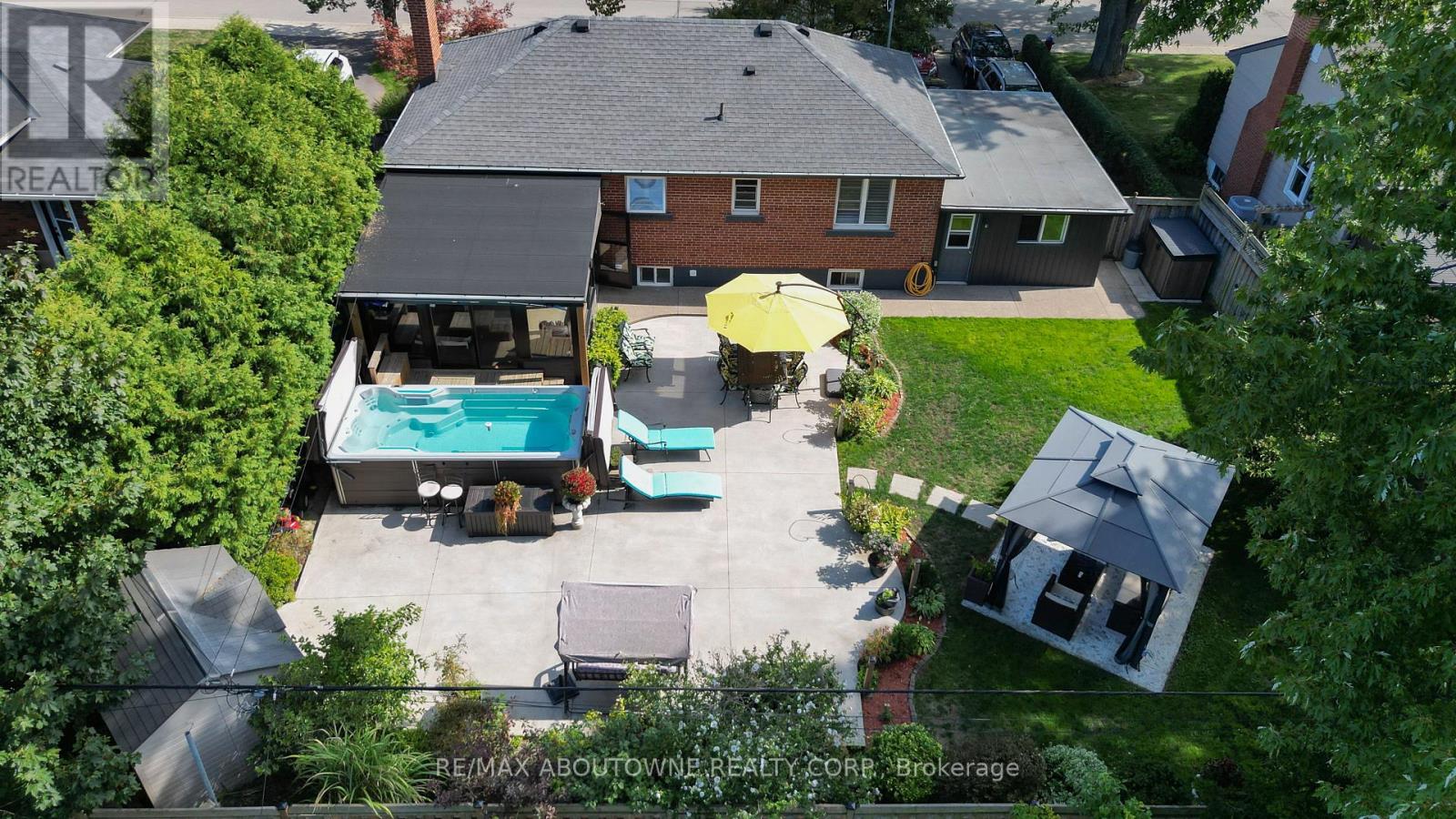 2105 Maplewood Drive Property Photo 49