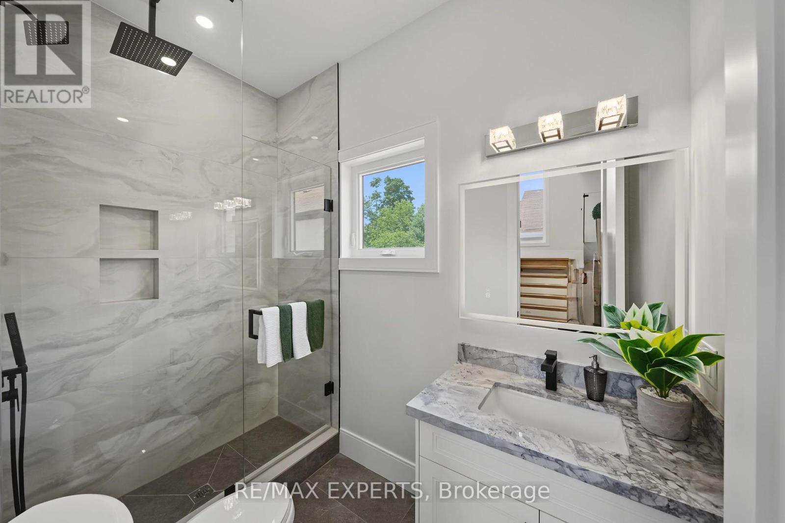 1062 Alexandra Avenue Property Photo 18