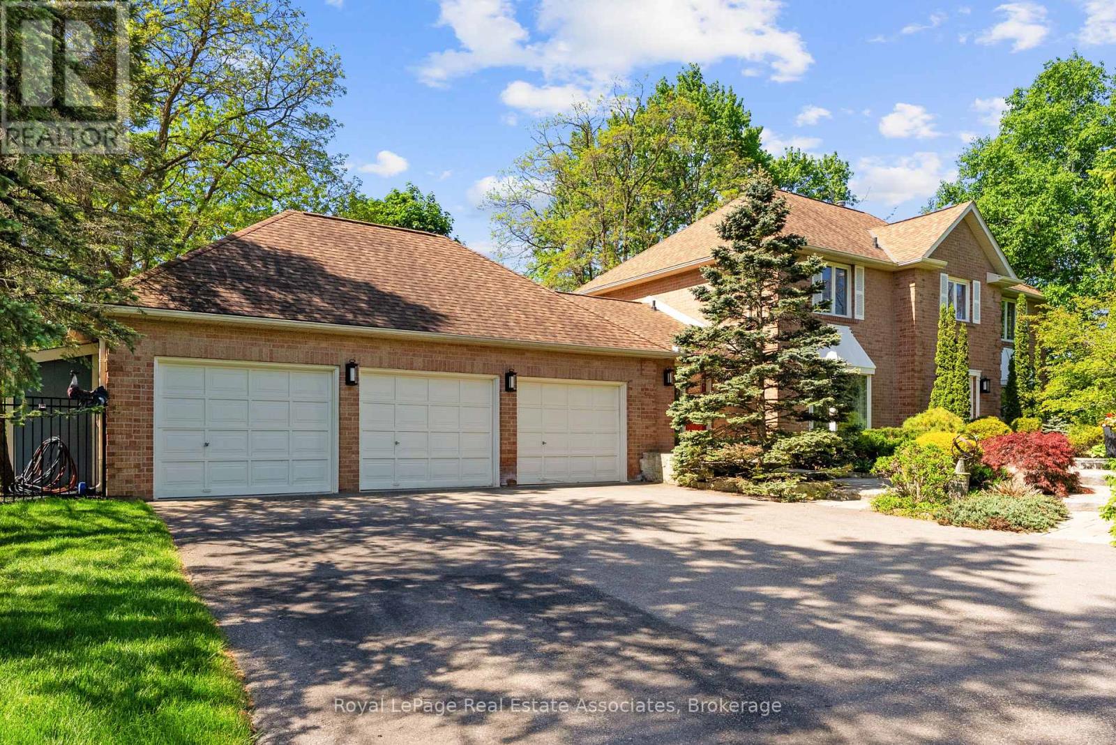 4 Wolf Crescent Property Photo 2