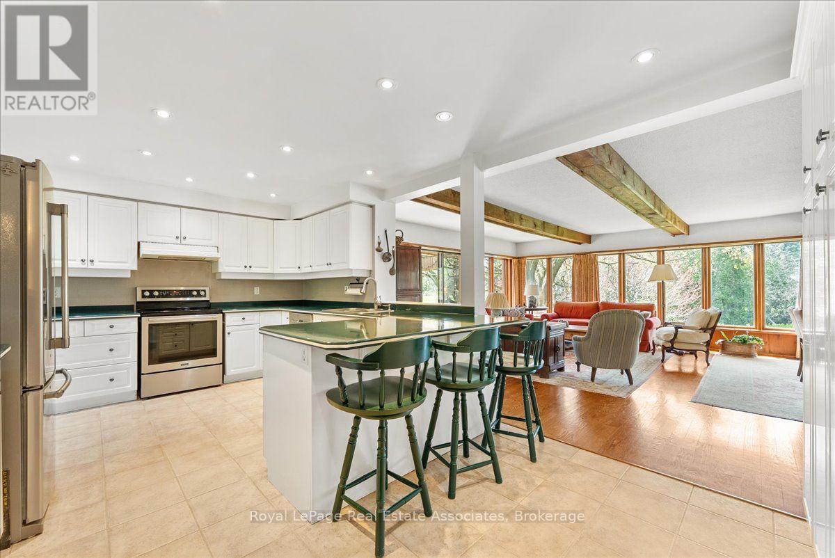 4 Wolf Crescent Property Photo 8