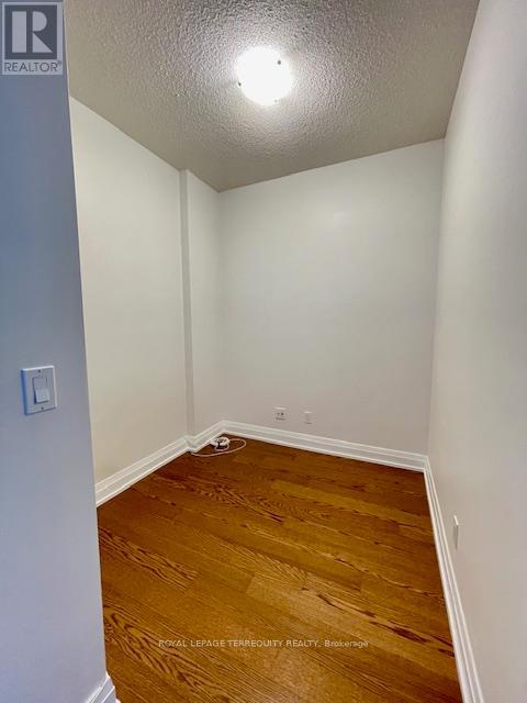 323 - 65 Speers Road Property Photo 11