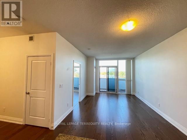 323 - 65 Speers Road Property Photo 15