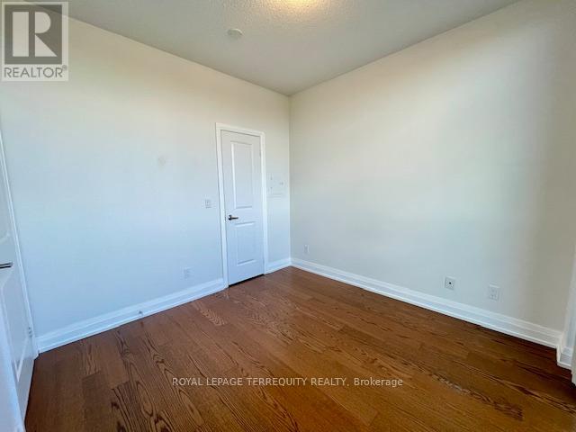 323 - 65 Speers Road Property Photo 18