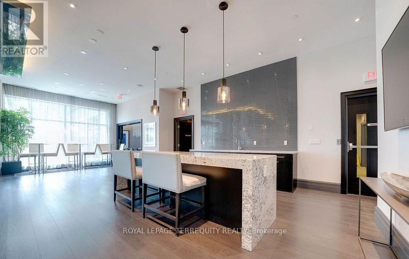 323 - 65 Speers Road Property Photo 34