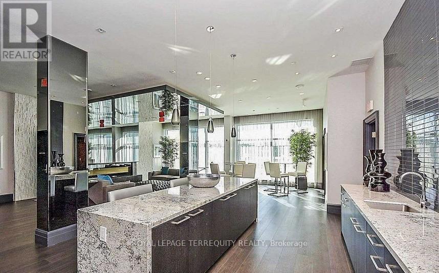 323 - 65 Speers Road Property Photo 35
