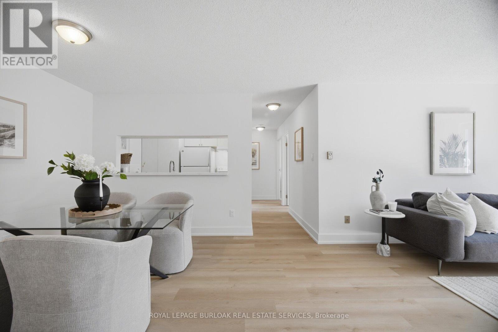 532 - 1450 GLEN ABBEY GATE Property Photo 1