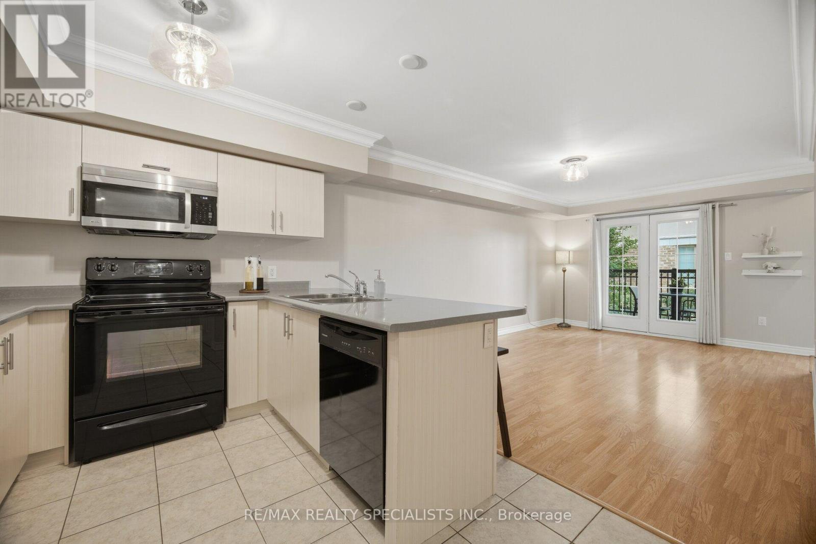 66 - 2441 Greenwich Drive Property Photo 14